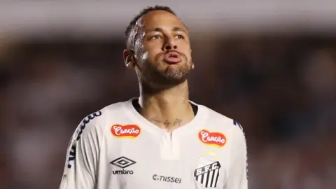 Chấn thương cấp độ 2 của bắp chân! Chuyên gia: Chấn thương của Neymar rất nặng và anh sẽ không thể chơi hết trận ngay khi trở lại