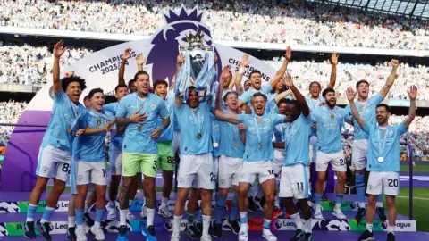 Guardiola: Ông nói Manchester City ‘không thể thắng 4 trận liên tiếp’ nhưng giờ chúng tôi đã giành 4 chức vô địch Premier League liên tiếp