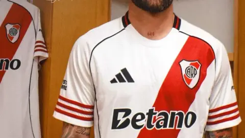 Otamendi nói về việc gia nhập River Plate: Trở lại CLB mà tôi yêu thích và ủng hộ cả đời còn hơn cả một giấc mơ
