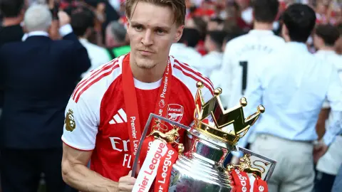 Thư của người thân, bạn bè gửi các cầu thủ Arsenal: Lòng chúng tôi vô cùng tự hào, hãy tiến lên và giành chiến thắng.