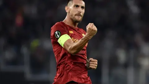 Luo Ti: Pellegrini cắt lương 50% và gia hạn hợp đồng với Roma, Dybala cắt lương 60% và gia hạn hợp đồng