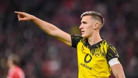 Schlotterbeck tránh nói về điều khoản chấm dứt hợp đồng: Tôi sẽ không dùng World Cup làm nơi giới thiệu bản thân
