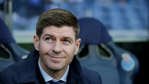 Gerrard nói về việc sa thải Slott: Lần đầu nghe tin tôi sốc nặng nhưng sau khi bình tĩnh phân tích, có thể đó là quyết định đúng đắn