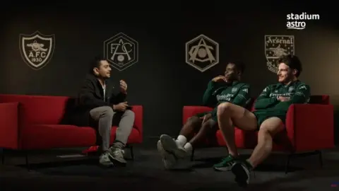 Saka: Saliba là người phấn khích nhất trong phòng thay đồ khi vô địch Ngoai hang Anh. Người hâm mộ Pháo thủ xứng đáng với vinh quang vô địch