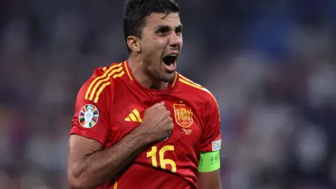 Rodri: Thật khó để nói rằng đội hiện tại có thể vượt qua những người đi trước. Thử thách lớn nhất hiện nay là vô địch World Cup