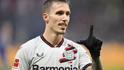 Grimaldo: Nếu giành chức vô địch, anh ấy sẽ xăm hình World Cup lên người. Không ai có thể một mình bảo vệ Yamal trong tình huống 1v1.