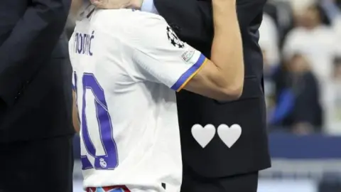 Ngôi sao huyền thoại đứng ra ủng hộ! Modric đăng ảnh lên mạng xã hội để ủng hộ Florentino: 🤍🤍