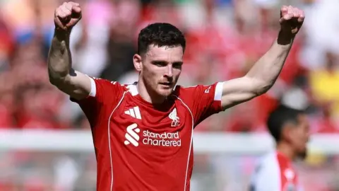 Robertson: Tôi sẽ để tương lai của mình diễn ra tự nhiên và tập trung vào Scotland sau khi chia tay Liverpool