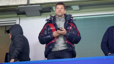 Ballack: Bayern rất cạnh tranh, chỉ cần bổ sung thêm 1, 2 cầu thủ vào năm sau là có thể tranh vé dự Champions League trở lại