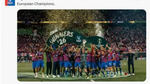 Hãy đến và tham gia vui vẻ! Sau khi Pháo thủ thua, Crystal Palace chính thức khoe chức vô địch UEFA Champions League và Blues Forest khoe chức vô địch Champions League