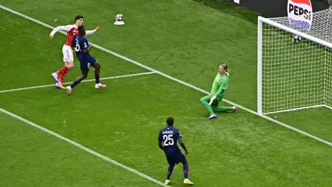 Arsenal thua hai trận ở Champions League sau khi dẫn trước. Lần gần nhất Arsenal bị Barcelona lật ngược tình thế là ở mùa giải 2005-06