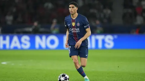 Ashraf đã giành chức vô địch Champions League lần thứ 3, đồng hạng với Eto'o cho nhiều đội châu Phi nhất.