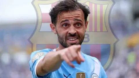 Truyền thông Catalan: Barcelona đã hoàn toàn đạt được thỏa thuận miễn thị thực ghế B, nhưng Casado hoặc Badgui cần phải rời đội trước