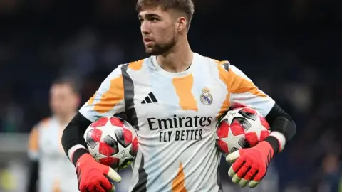 AS: Real Madrid đang muốn thuê thủ môn đội hai Fran Gonzalez và câu lạc bộ đánh giá rất cao anh ấy.