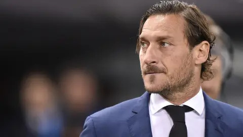 MINI: Ông chủ Roma sẵn sàng đưa ra lời đề nghị mới cho Totti, tăng lương và trao thêm quyền quản lý