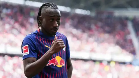 ESPN đưa tin Liverpool kỳ chuyển nhượng mùa hè: Ký hợp đồng với một cầu thủ chạy cánh hàng đầu là ưu tiên hàng đầu và Jan Diomande rất được ưu ái