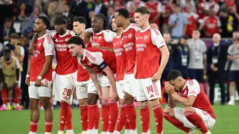 Arsenal bị chế nhạo! Danh nhân tức giận nói: "Ngươi chỉ là bề ngoài thôi, suốt ngày ghét ghét không chán sao?"