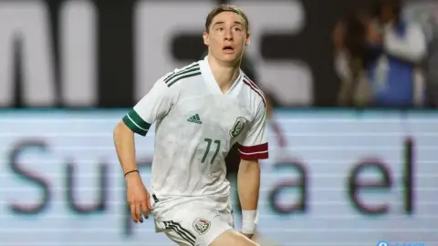 khổ sở! Cầu thủ chạy cánh người Canada Marcelo Flores đứt dây chằng chéo trước, sẽ lỡ World Cup