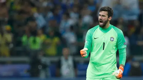 Alisson nói đùa về việc bị la ó: Đây là cuộc sống của một thủ môn. Ngay cả khi bạn không có trách nhiệm để thủng lưới thì bạn vẫn có tội.