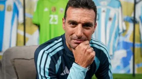 Scaloni: Không ngạc nhiên khi Messi lần đầu góp mặt ở World Cup nhưng bất ngờ khi đội tuyển quốc gia của anh chỉ giành chức vô địch (6) (4)