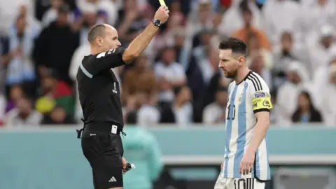 Lào: Nếu trước đó Messi nói tôi không phù hợp điều hành các trận đấu cấp World Cup thì tôi vẫn có thể tiến bộ hơn