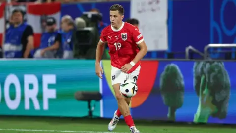 Áo xác nhận Baumgartner lỡ World Cup vì chấn thương, Alaba không bị tổn thương cơ