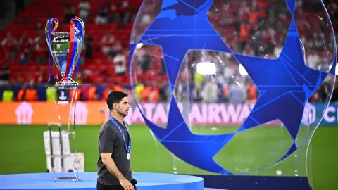 Dugarry chê màn trình diễn của Arsenal: Nếu vô địch Champions League thành công sẽ là scandal