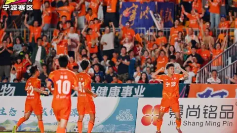 Vòng bán kết Wuyue Cup sẽ được tổ chức vào thứ Năm và thứ Sáu. Đội Ninh Ba vs đội Ôn Châu, đội Kim Hoa vs đội Thái Châu