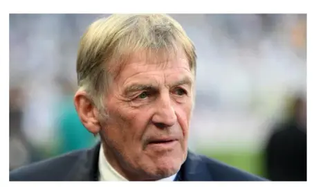 Hãy sớm khỏe lại! 75 Huyền thoại Liverpool Dalglish 1 tuổi mắc bệnh ung thư và hiện đang được điều trị