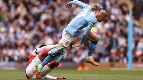 TA: Giả sử mọi quả phạt đền ở Premier League mùa này đều đúng, Man City sẽ dẫn trước Arsenal với số điểm 2 vào vòng chung kết