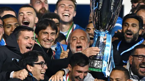 Chúng tôi vẫn là bạn bè sau khi từ chức! Truyền thông Italy: Conte và De Laurentiis cùng nhau đi nghỉ ở Ischia