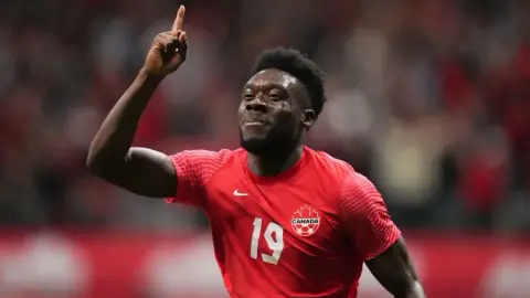Alfonso: Thật khó để nói liệu chúng tôi có thể bắt kịp trận đấu đầu tiên của World Cup hay không. Thời gian sẽ chứng minh tất cả.