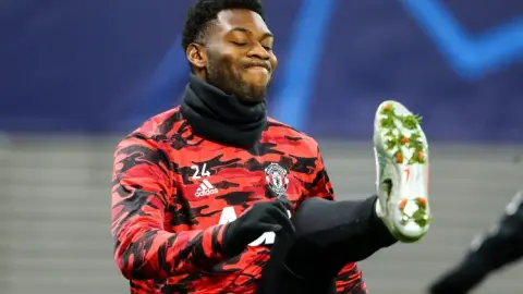 Cựu cầu thủ Manchester United Mensah: Tôi không ngạc nhiên khi Carrick có thành tích tốt sau lần thứ 2 dính chấn thương.