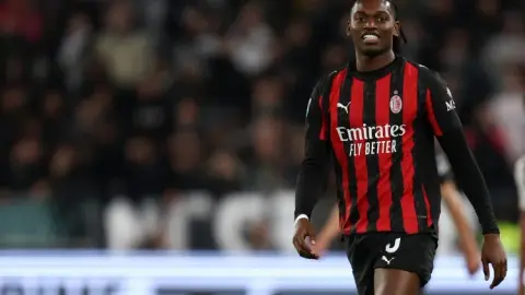 Truyền thông Ý: Milan muốn 5000 7000 triệu cho Leo và sẽ đợi đến khi World Cup kết thúc mới bán