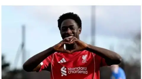 TA: Cầu thủ trẻ Abe của Liverpool từ chối sự quan tâm của nhiều đội bóng ở Premier League và chọn ở lại Hồng quân