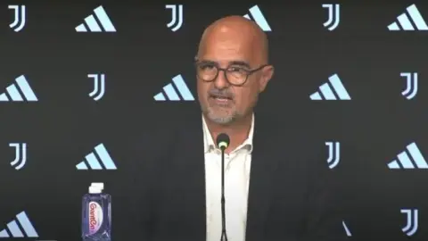 Chính thức: HLV bóng đá nữ Juventus Canzi đã chính thức từ chức. Sau khi huấn luyện 2, anh đã giành chức vô địch 4