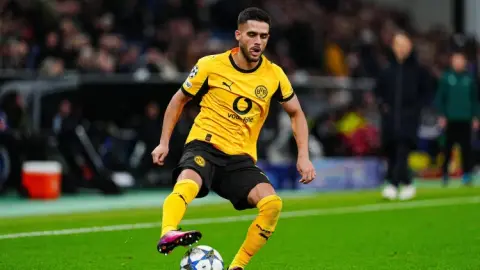 Tăng cường cho Champions League! Moreto: Como đang đàm phán để ký hợp đồng với hậu vệ phải Jan Couto của Dortmund