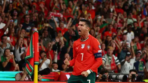 Huyền thoại Uruguay trêu: Bồ Đào Nha được đánh giá cao hơn và Cristiano Ronaldo sẽ được hưởng phạt đền như Messi của Qatar