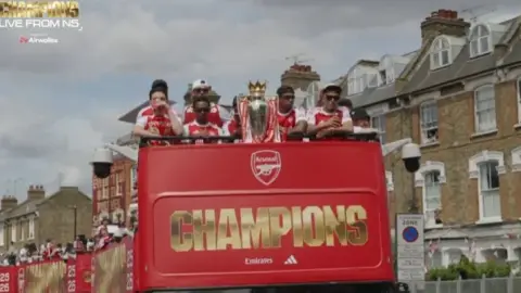 Trích dẫn từ cuộc diễu hành vô địch của Arsenal! Rice: Họ chỉ vào chúng tôi và cười, nhưng bây giờ họ không thể cười được nữa
