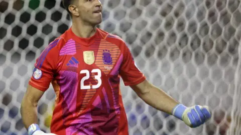 Luo Ti: Thủ môn của Juventus quan tâm đến việc ký hợp đồng với Martin và định giá cầu thủ này vào khoảng 2000 triệu euro