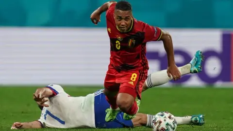 Tielemans: Toàn đội phải mất một thời gian để thích nghi với ba hậu vệ, Lukaku tràn đầy động lực và chúng tôi cần anh ấy