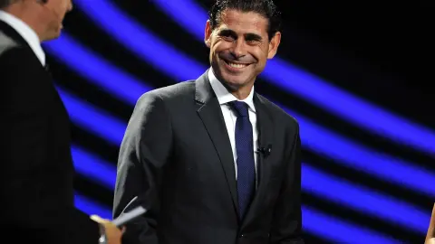 Kobe: Ứng cử viên chủ tịch Real Madrid Riquelme sẽ đưa Hierro vào đội hình. Nếu đắc cử, ông sẽ phụ trách công tác đào tạo trẻ