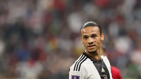 Bild: Sane nhận vai trò dự bị cho đội tuyển Đức. Anh ấy có thái độ tích cực và có mối quan hệ hòa hợp với các đồng đội.