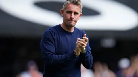 Sky: Fulham quan tâm McKenna để thay Silva. Giá giải phóng McKenna vào khoảng 800 triệu bảng