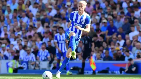 Truyền thông Anh: Tottenham hy vọng ký hợp đồng với Van Herk do lo ngại về mối quan hệ của anh với De Zerbi