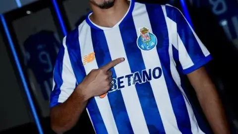 Truyền thông Anh: Manchester United quan tâm đến cầu thủ chạy cánh William Gomez của Porto, điều khoản giải phóng cầu thủ này là 80 triệu euro