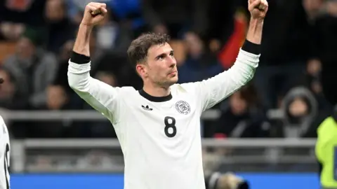 MIDI: Goretzka đã tránh xa Milan và tái liên hệ với Juventus nhưng chưa vội đưa ra quyết định
