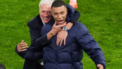 Báo cáo đội bóng nói về buổi tập của tuyển Pháp: Mbappé tập luyện chăm chỉ và bảo vệ đồng đội Anh ấy đã bước vào chế độ lãnh đạo