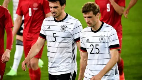 Bild: Muller, Hummels, Sommer muốn mua lại đội bóng Amadora Star của giải Super League Bồ Đào Nha