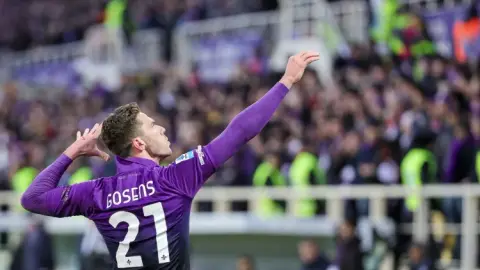 Truyền thông Italy: Napoli tính giới thiệu Gosens, Fiorentina sẵn sàng bán cầu thủ lương cao này